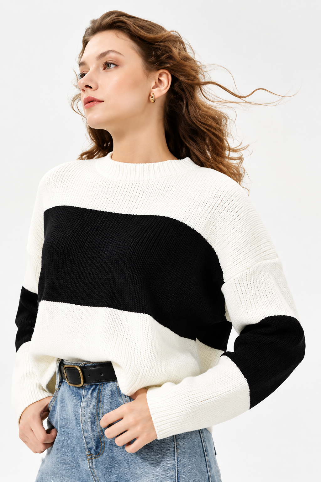 Women Black White Color blocked Relaxed Fit T-shirt With Twisted Design